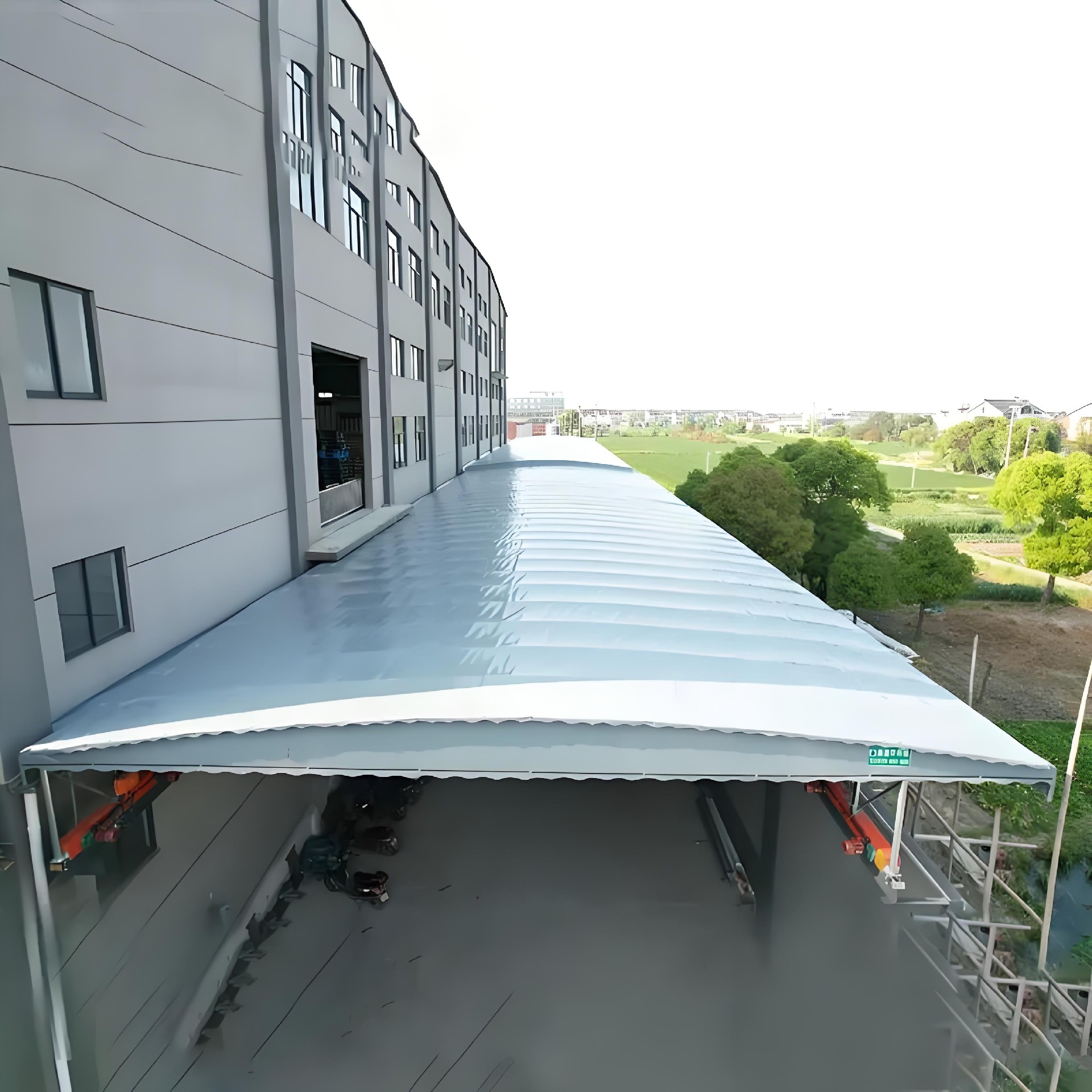 單邊立柱（zhù）電動雨（yǔ）棚 (5).jpg