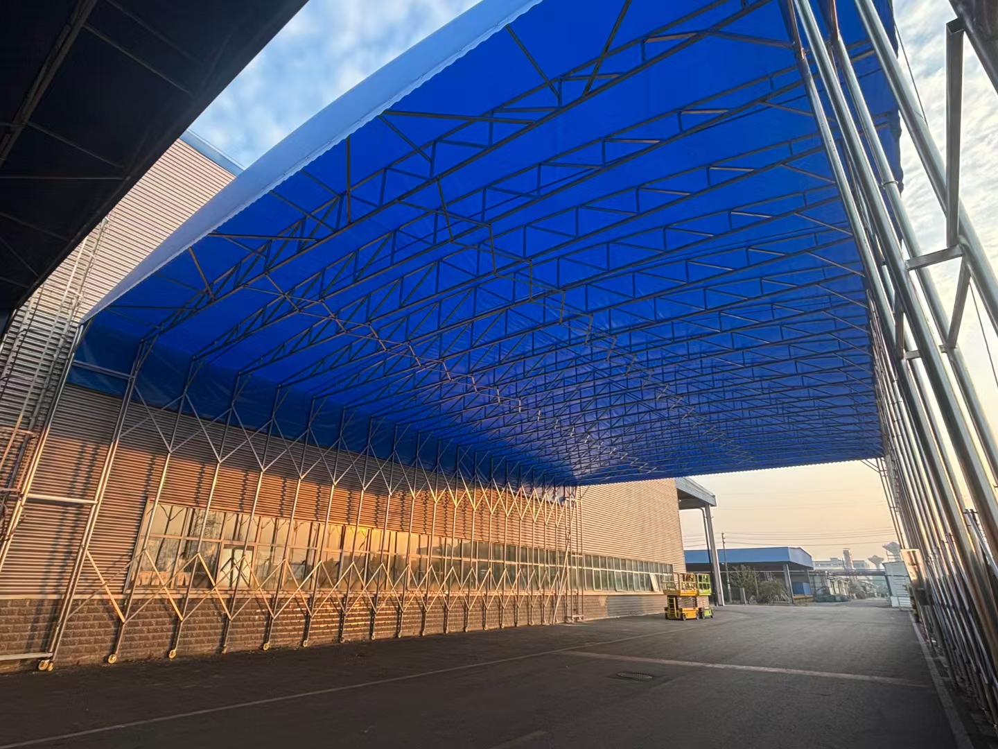 手動推拉雨棚（péng） (9).jpg