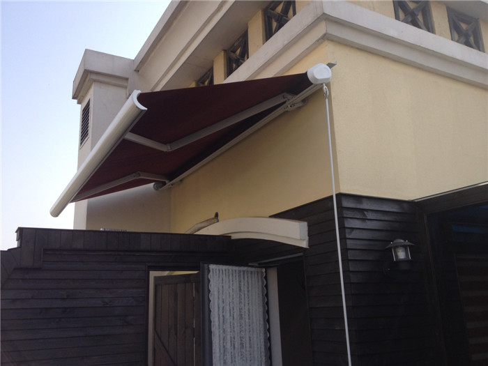 蘇州雨（yǔ）棚廠家教您正確保養車庫門