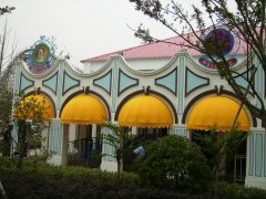 伸縮式遮陽雨棚訂製生產廠家哪個好？有什麽優